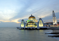 Straits Moschee in der Strasse von Malakka