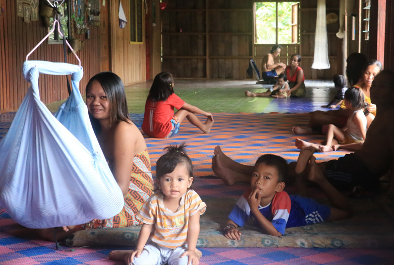 Malaysia Reisen | Iban-Familie, Borneo