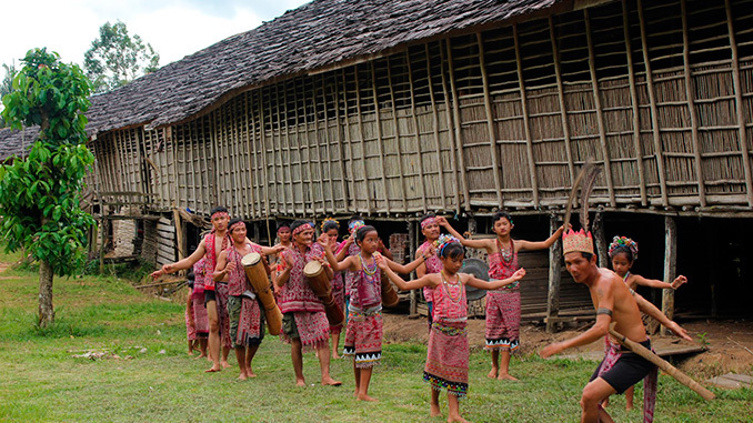 aldea-longhouse-borneo.jpg